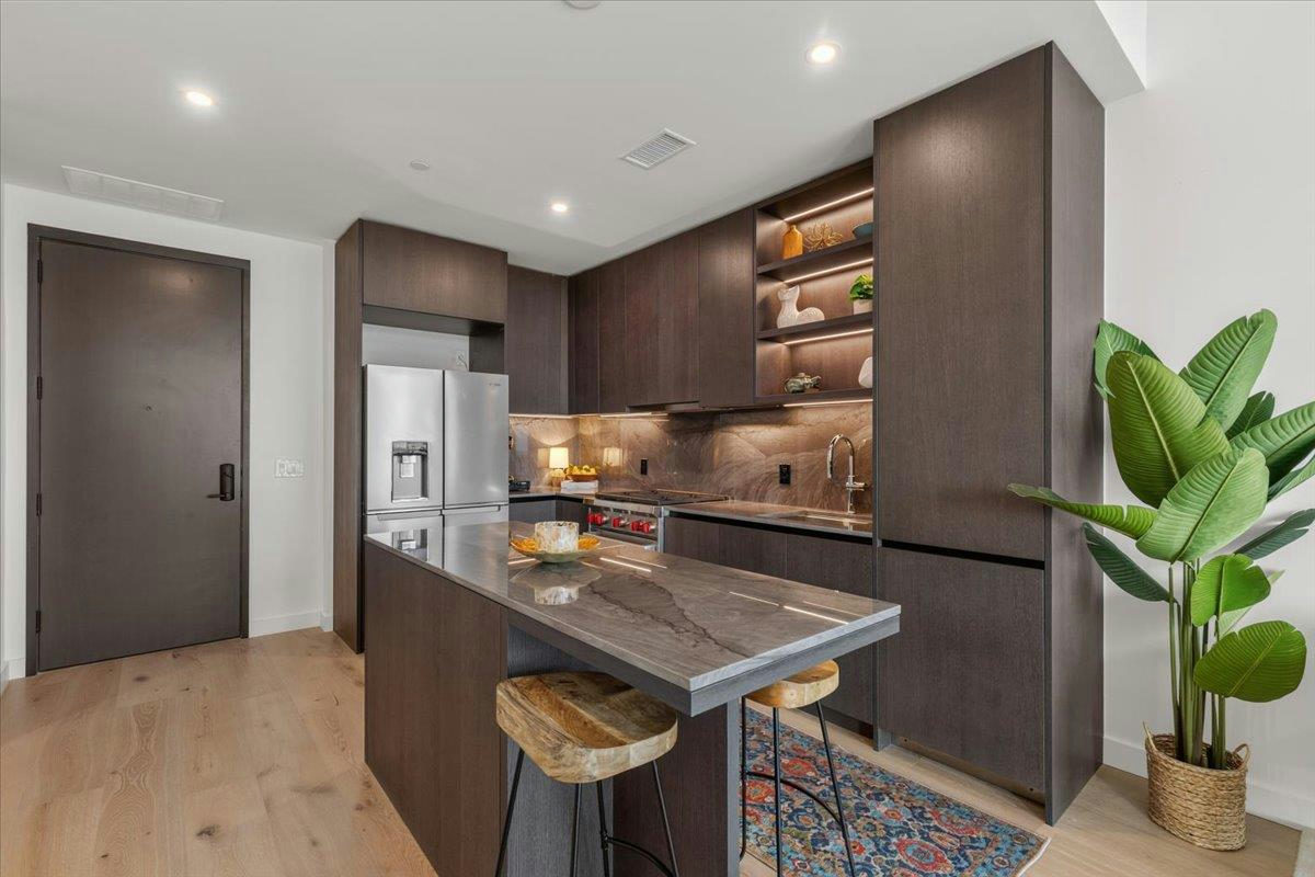 610 Davis St #1909 — photo 2