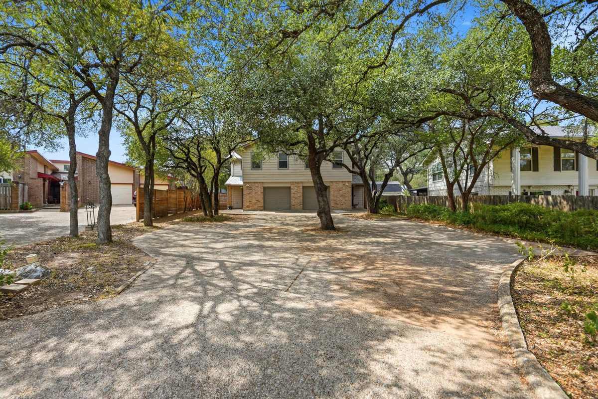 8604 Willowick Dr — exterior