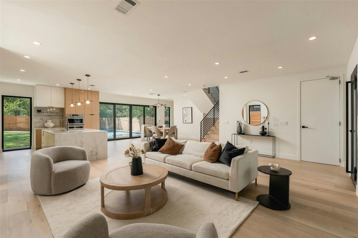 1005 W Johanna St — photo 4