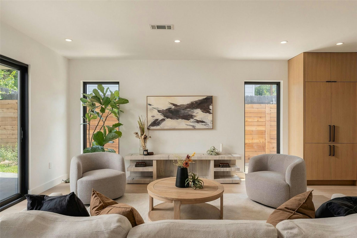 1005 W Johanna St — photo 3