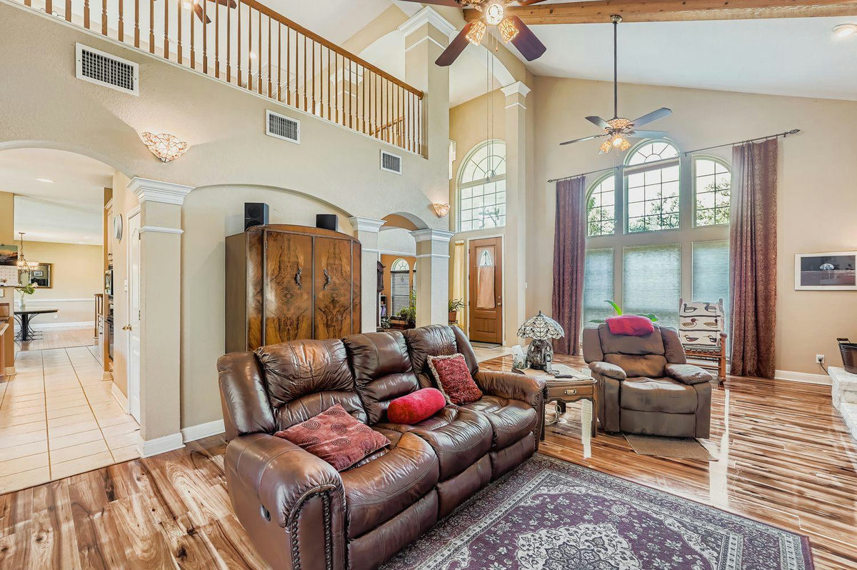 900 Wayside Dr — photo 5