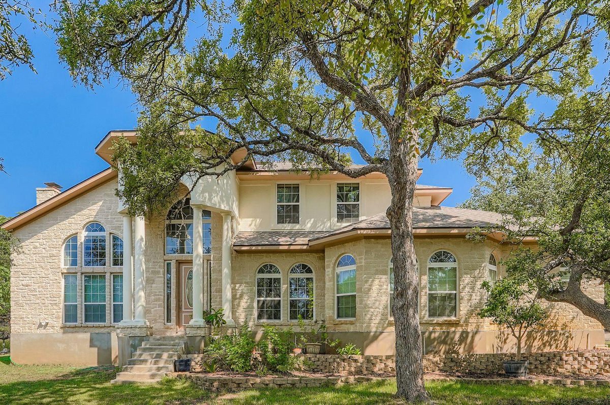 900 Wayside Dr — exterior