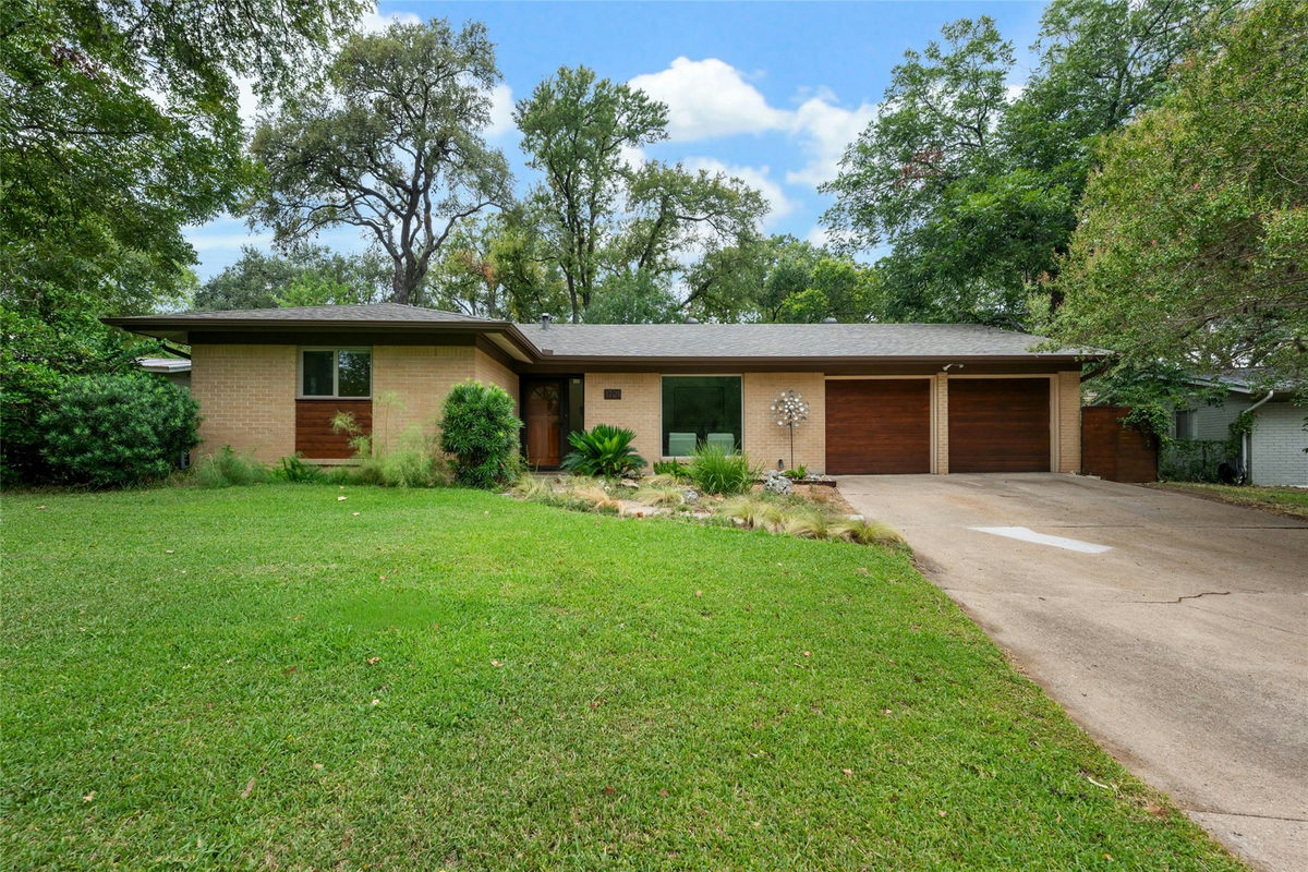 1721 Deerfield Dr — photo 2
