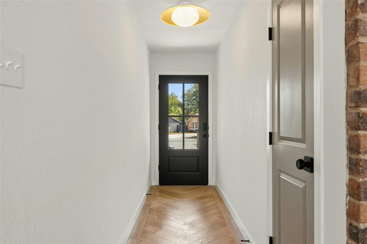 6304 Cannes Cir — photo 2