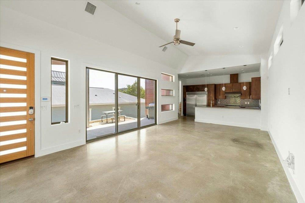 2501 E 9th St — photo 5