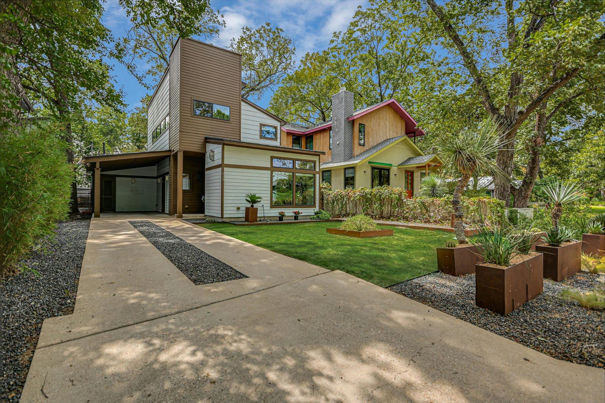 613 W Johanna St — exterior