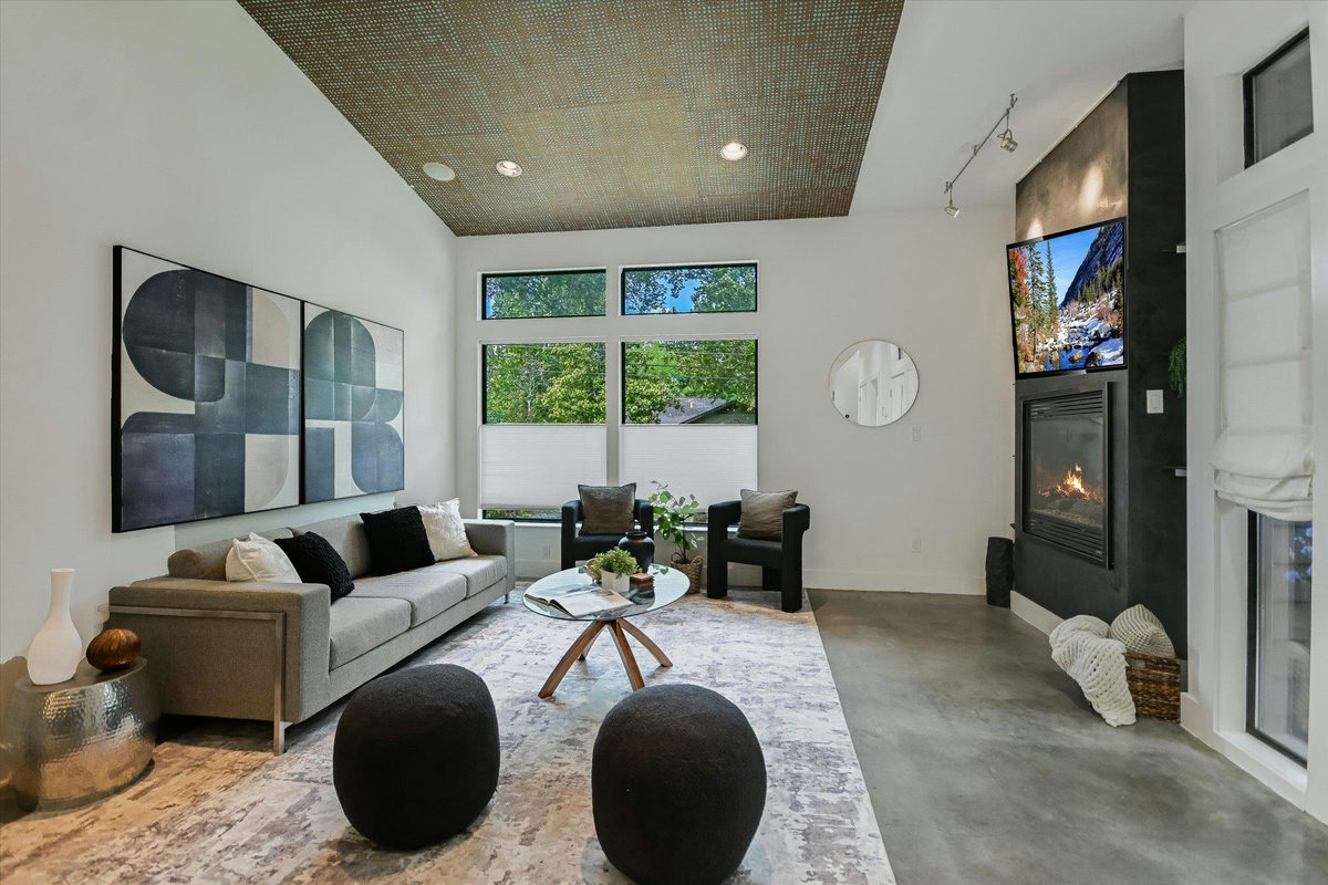 613 W Johanna St — photo 3