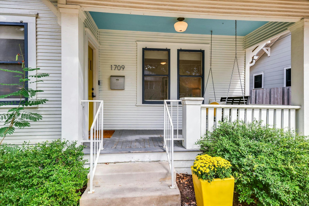 1709 Drake Ave — photo 3