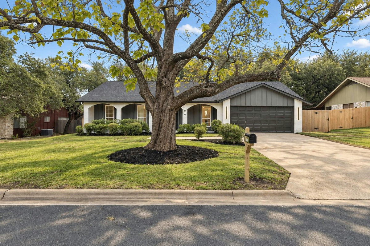 11819 Highland Oaks Trl — photo 2