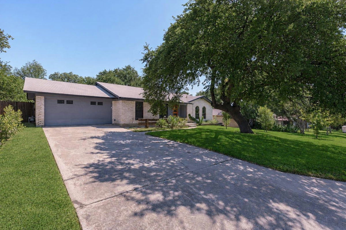 1300 Old Cedar Ln — photo 4