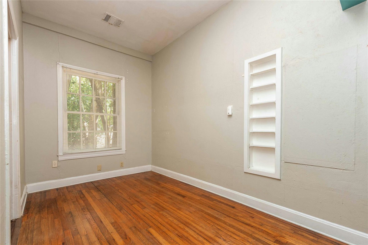 218 W 51st Street St — photo 5