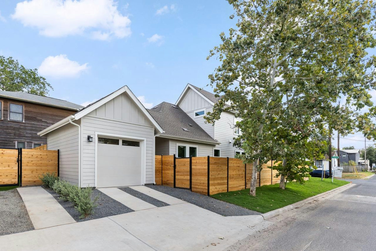 308 Ben Howell Dr — photo 3