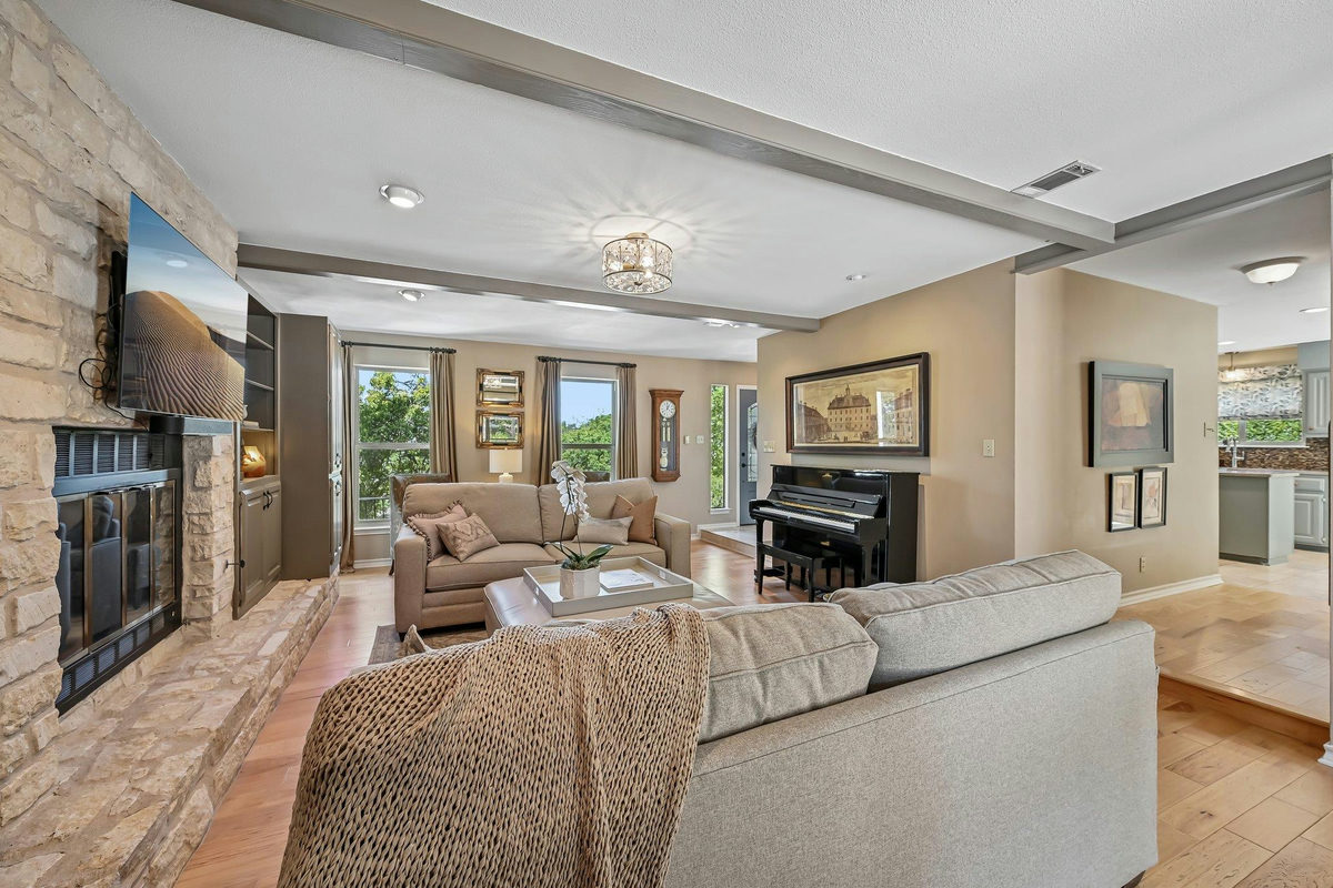 6009 Diamond Head Dr — photo 3