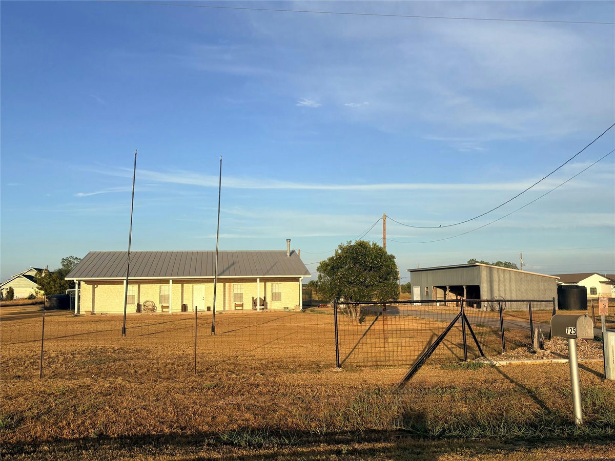 725 County Road 124 — exterior