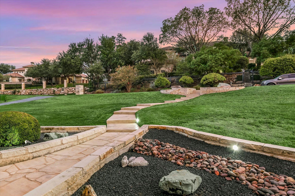 3310 Far View Dr — photo 4