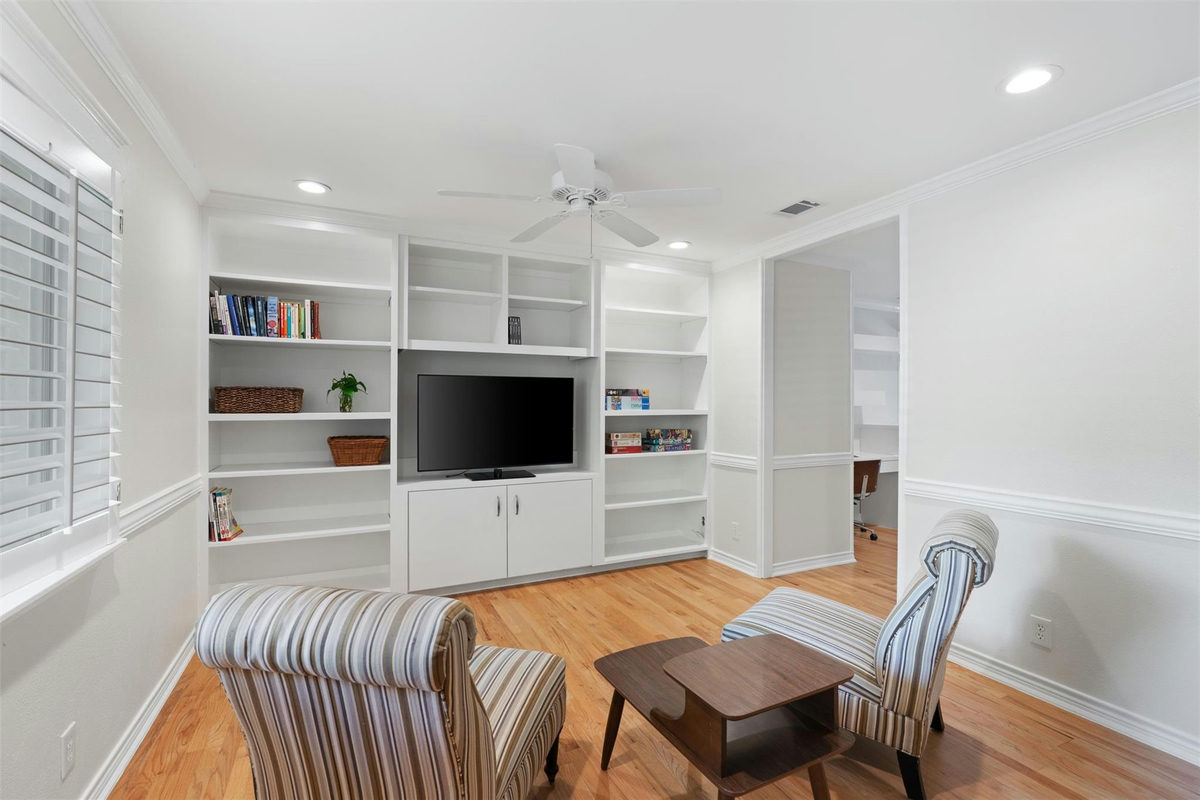 8605 Primrose Ln — photo 2
