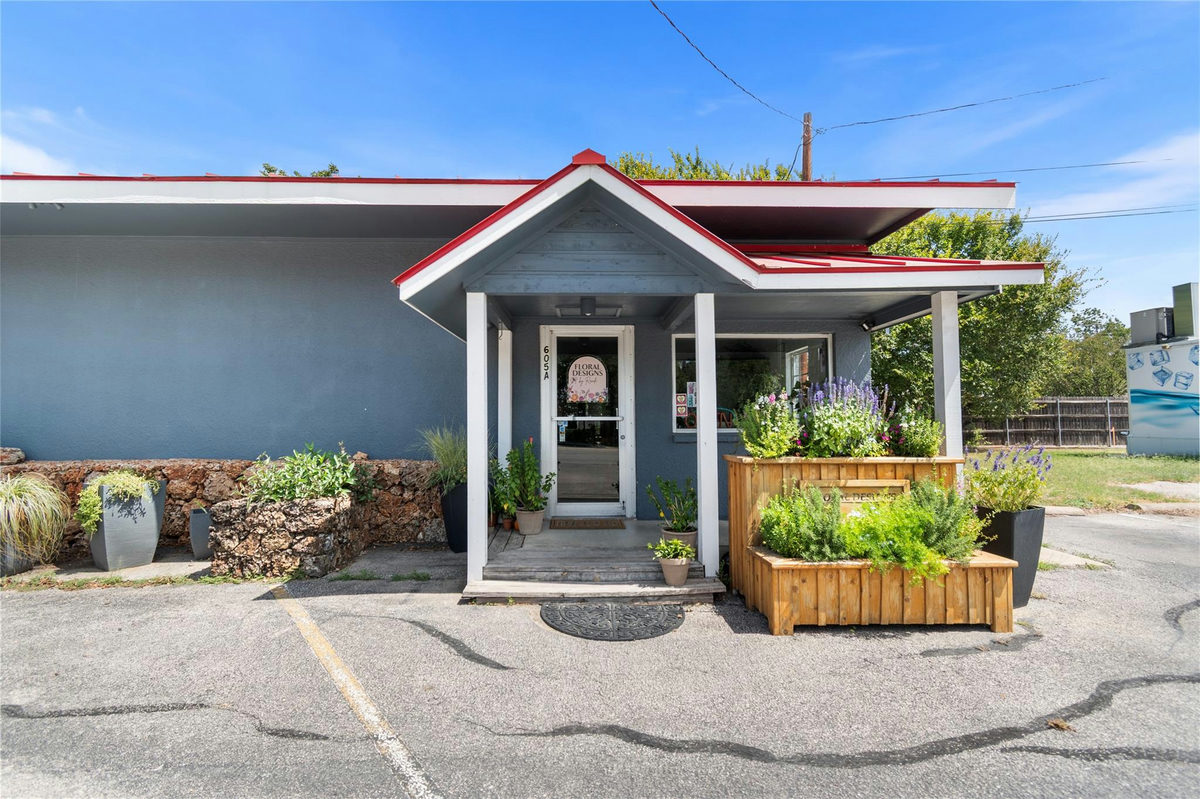 605 N Water St — photo 3