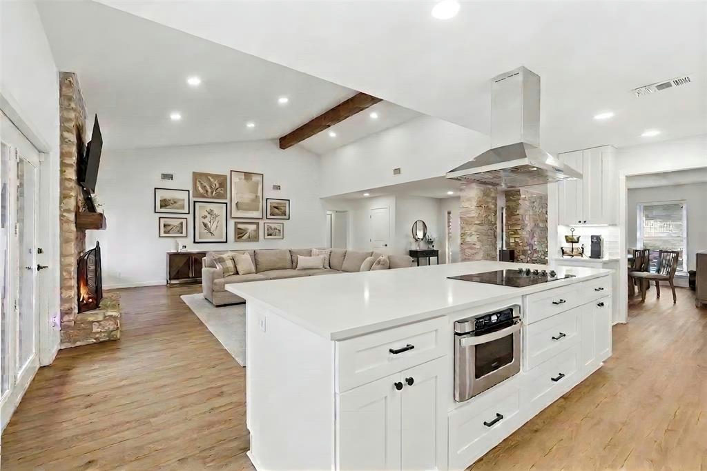 308 Ashwood Ln — photo 2