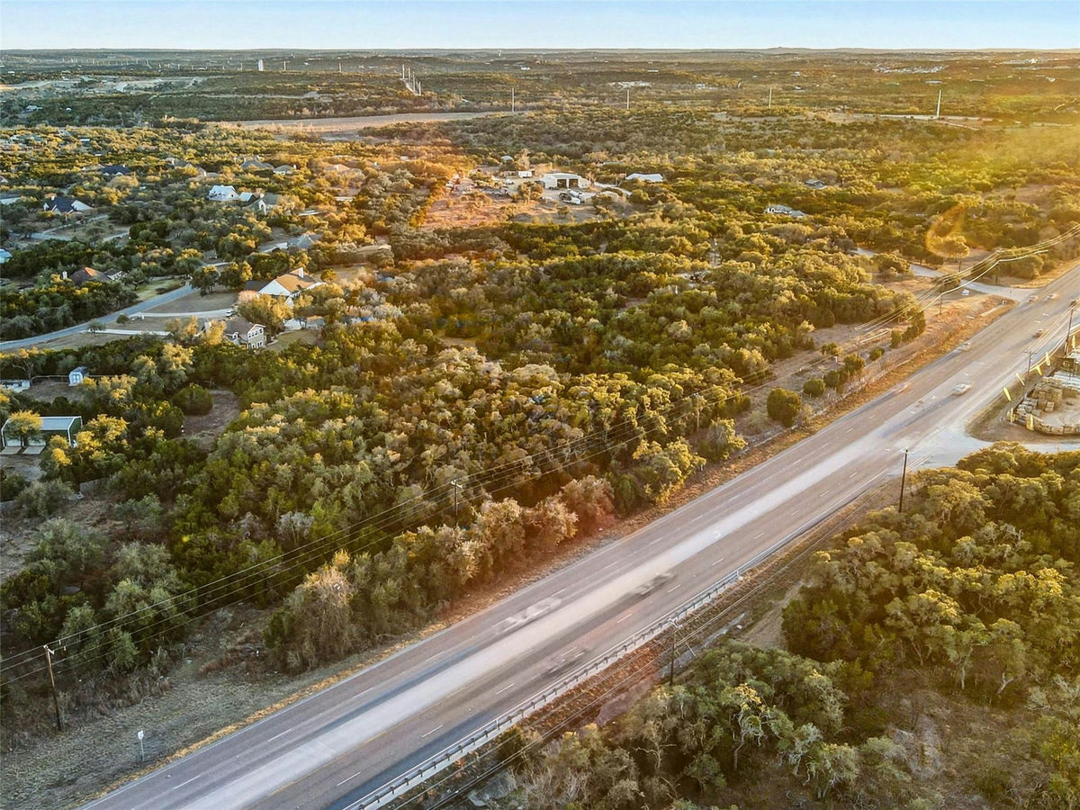0 W US Highway 290 — exterior
