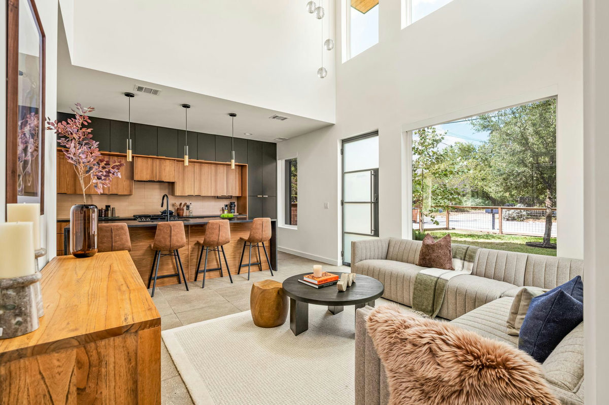 605 Brentwood St #1 — exterior
