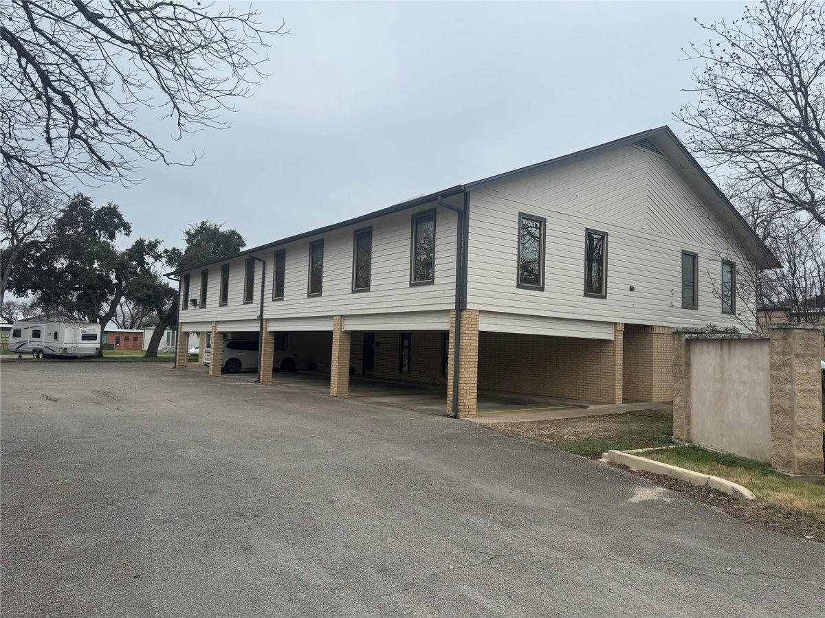 1011 Meredith Dr — photo 3
