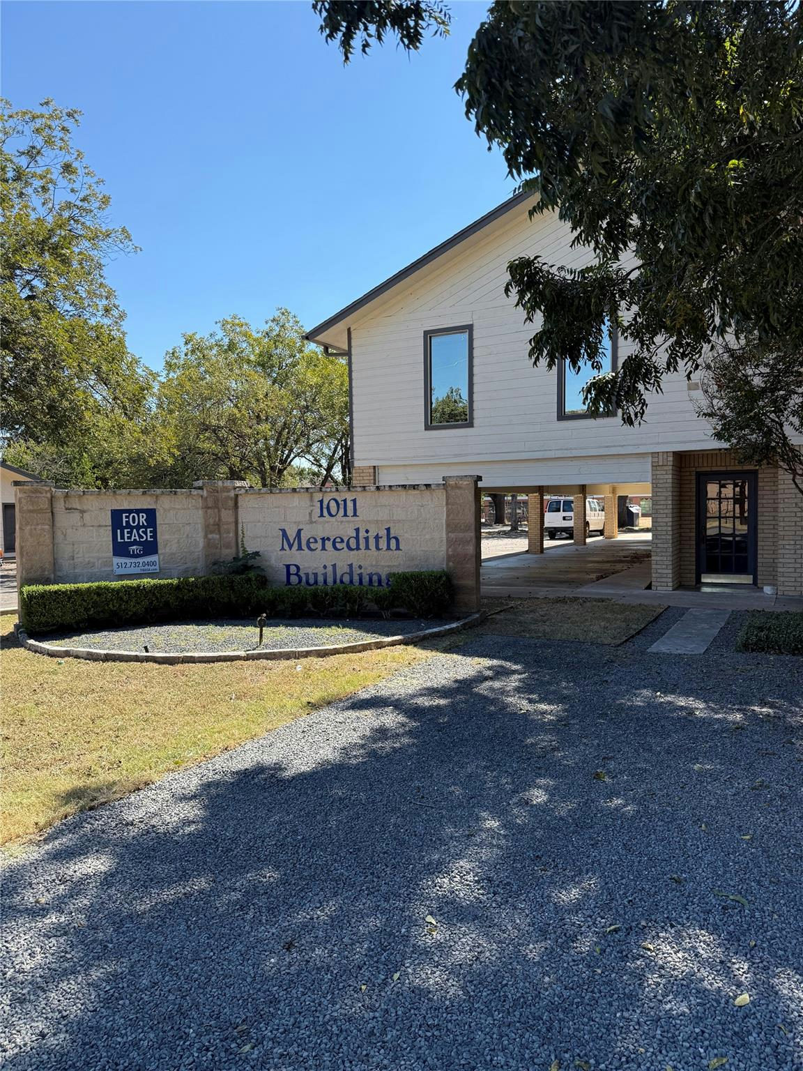 1011 Meredith Dr — photo 2