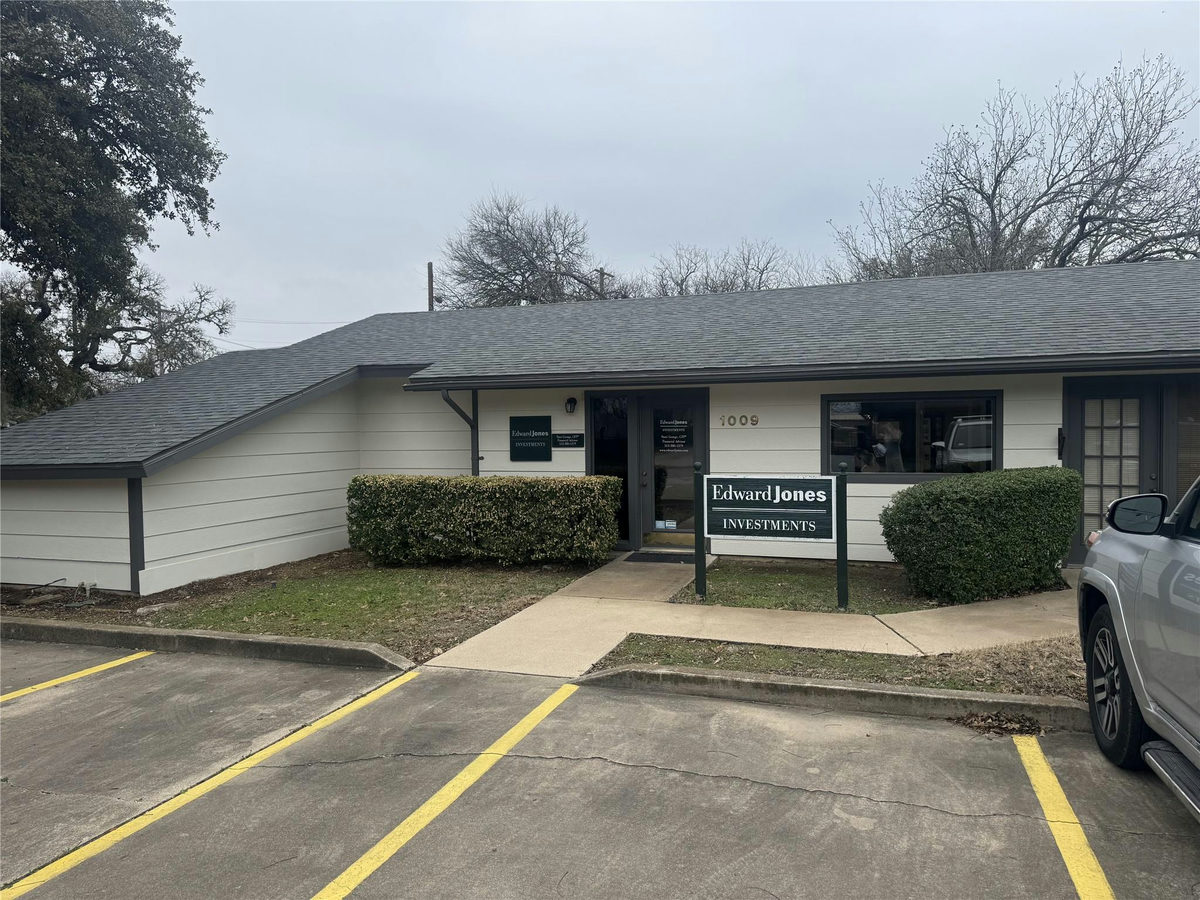 1011 Meredith Dr — exterior