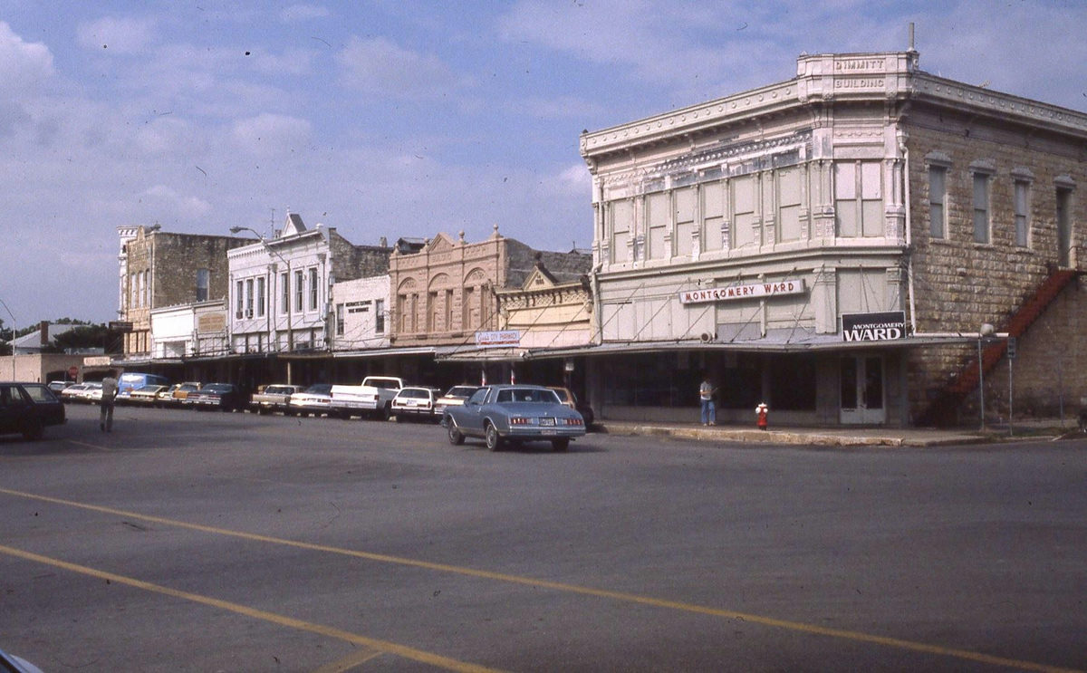 713 S Main St — photo 2