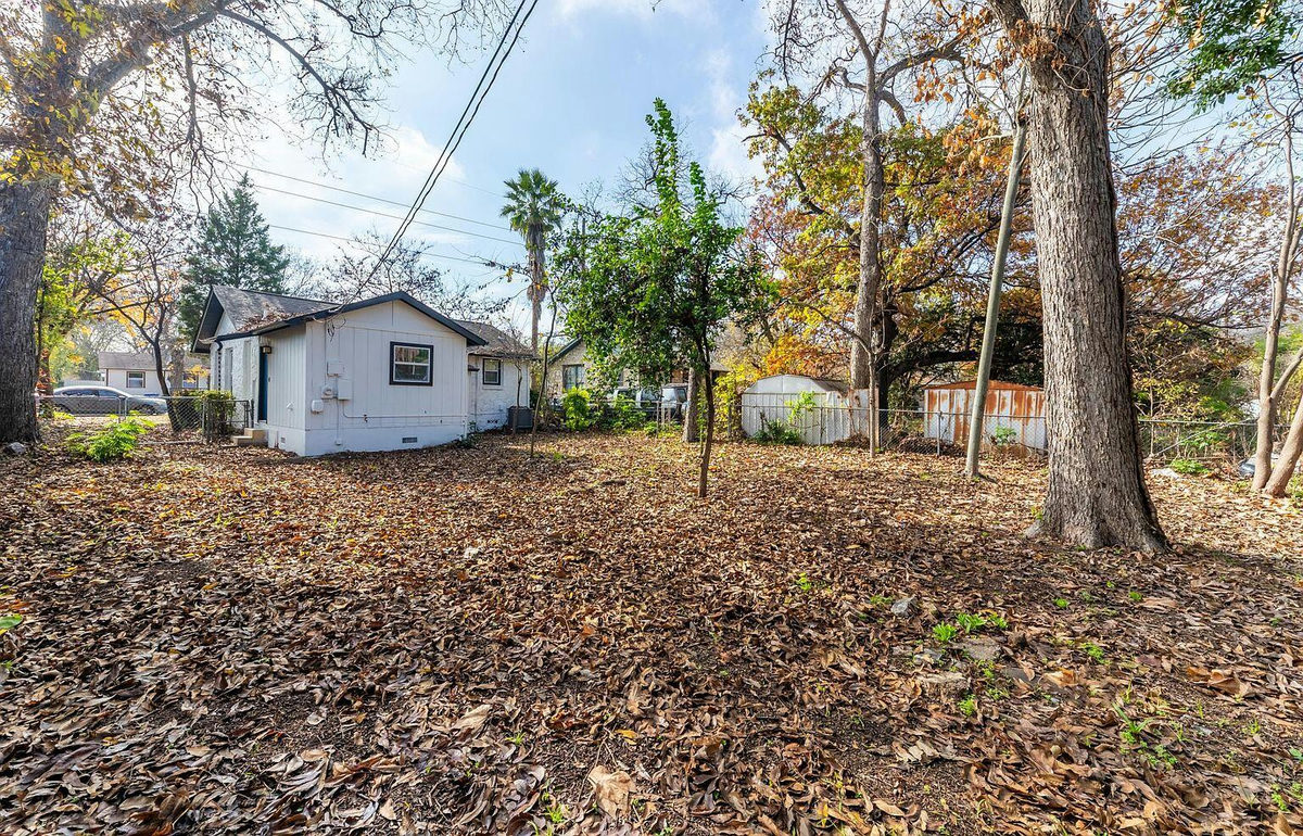 1614 Holly St — photo 3
