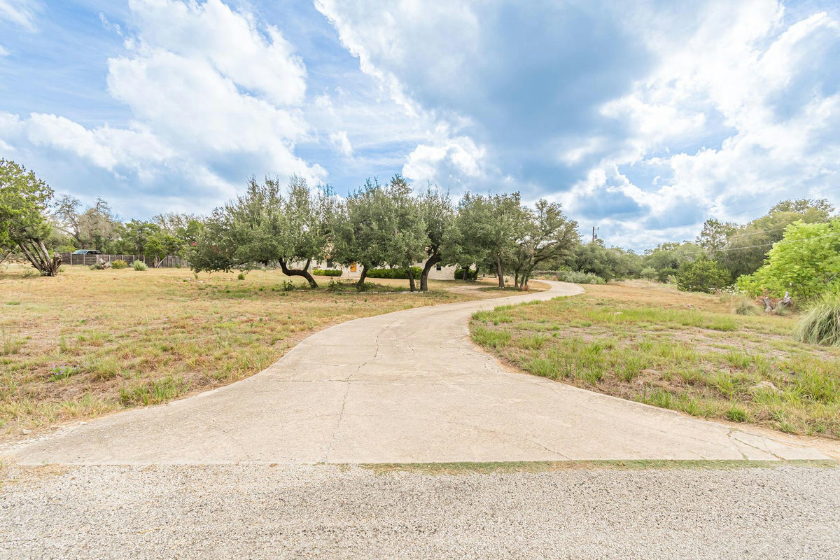 15 Tall Oaks Trl — photo 3