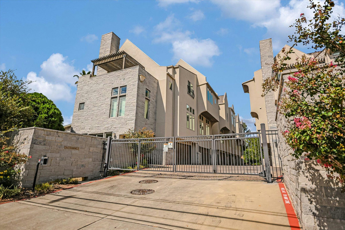 2300 Enfield Rd #303 — photo 4