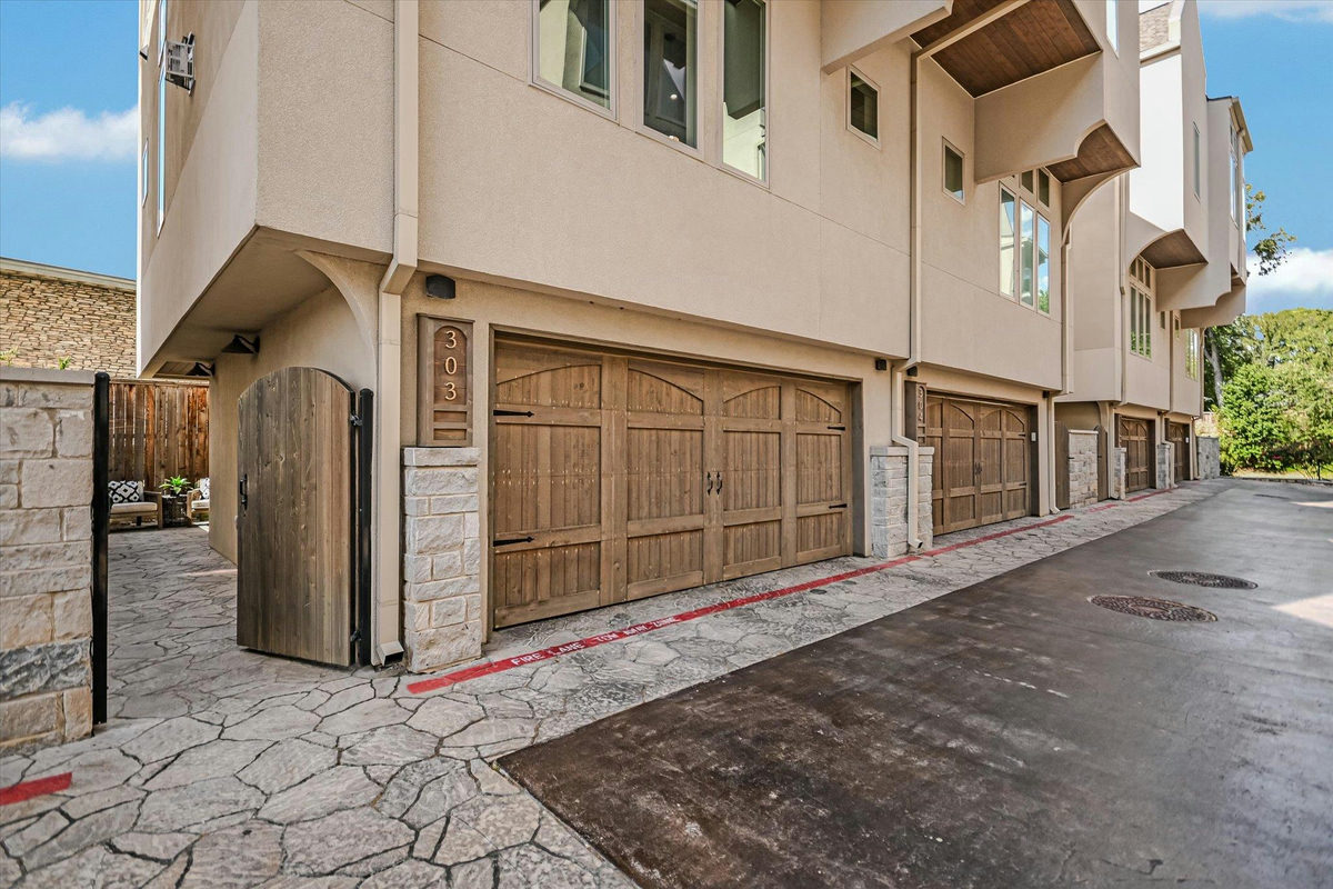 2300 Enfield Rd #303 — exterior