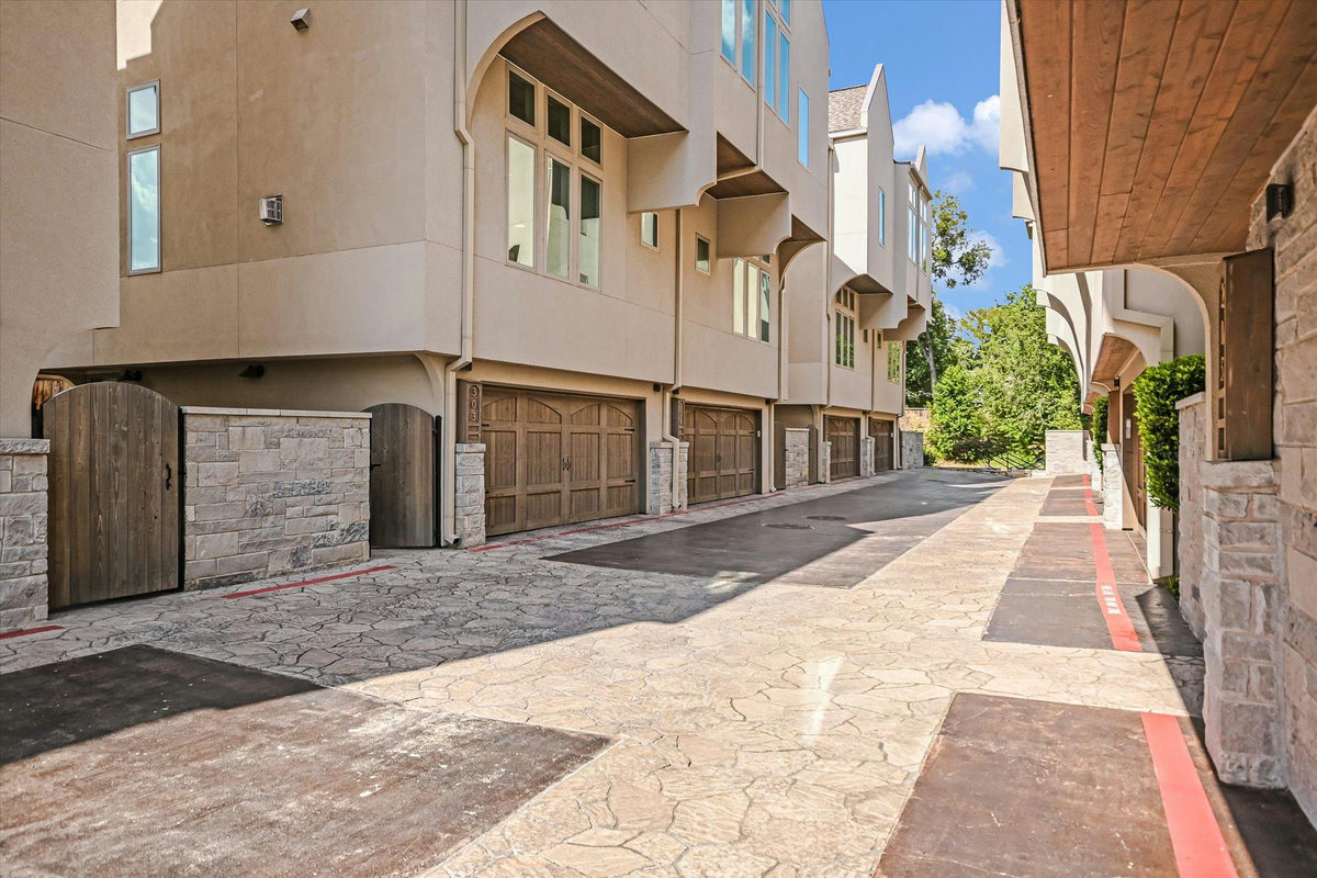 2300 Enfield Rd #303 — photo 2