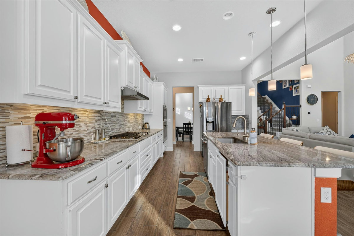 137 Claiborne Lake Ln — photo 4