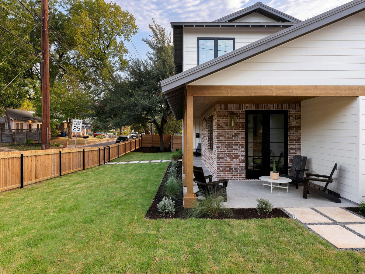 514 E Live Oak St — photo 5
