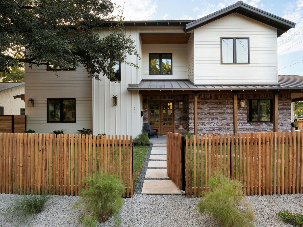 514 E Live Oak St — exterior