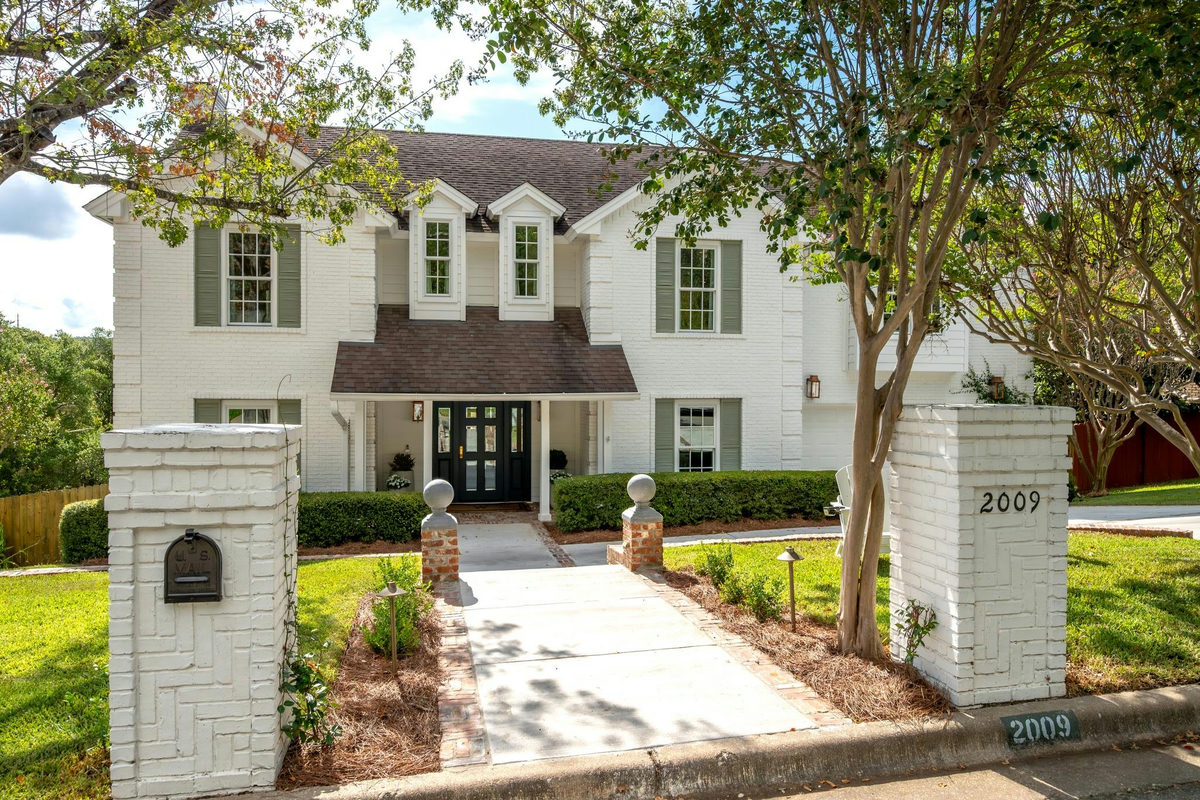 2009 Port Royal Dr — exterior