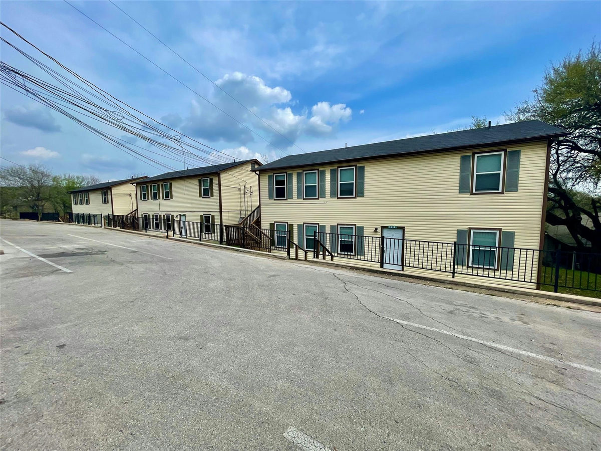 1009-1019 Advance St — photo 2