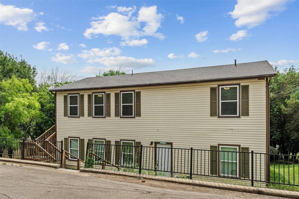 1009-1019 Advance St — exterior