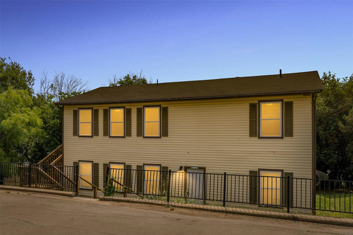 1009-1019 Advance St — photo 3