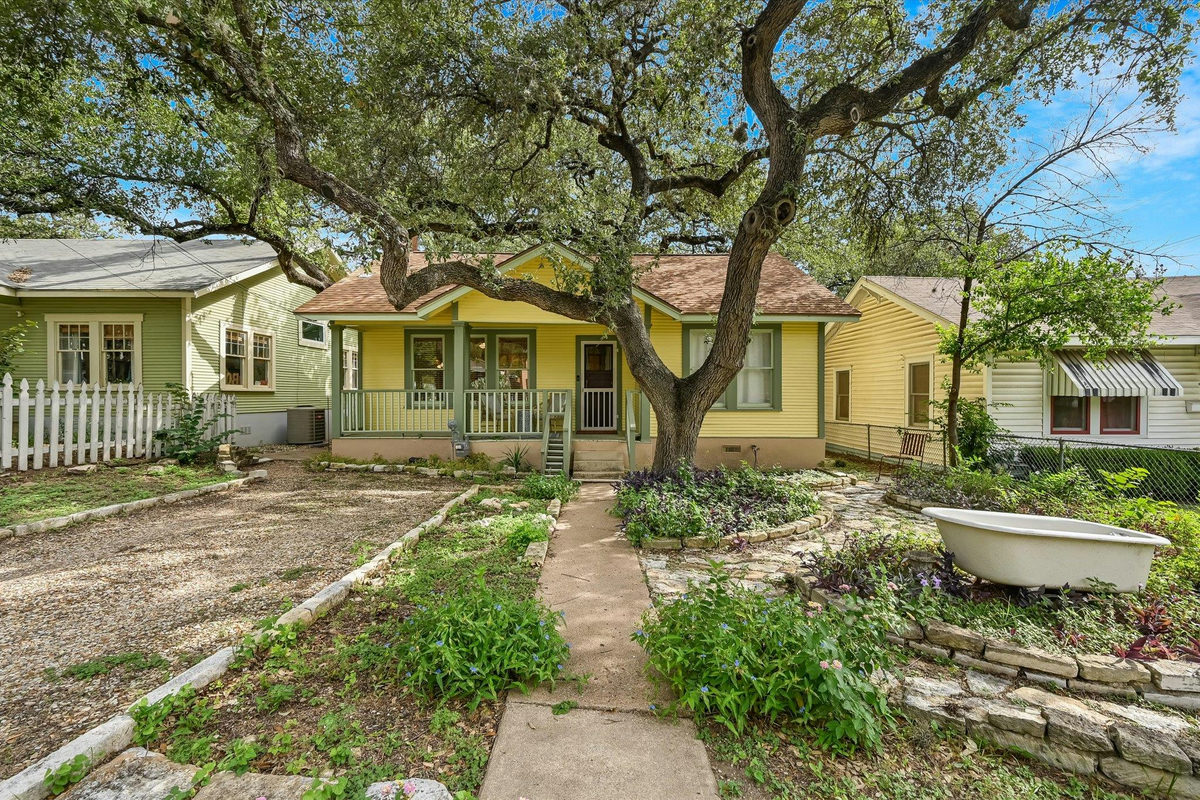 802 W Gibson St — exterior