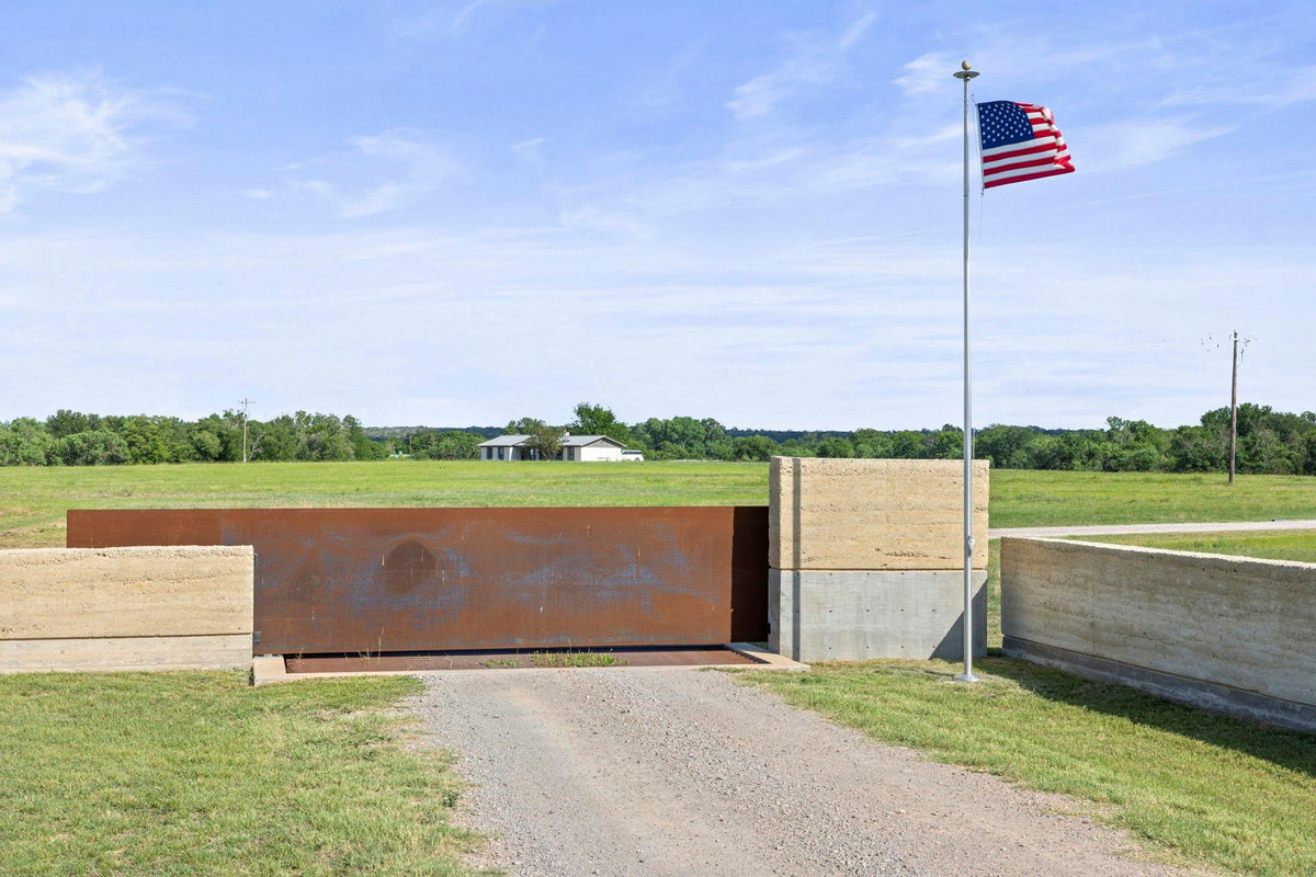 1111 Cimarron Ranch Rd — photo 3