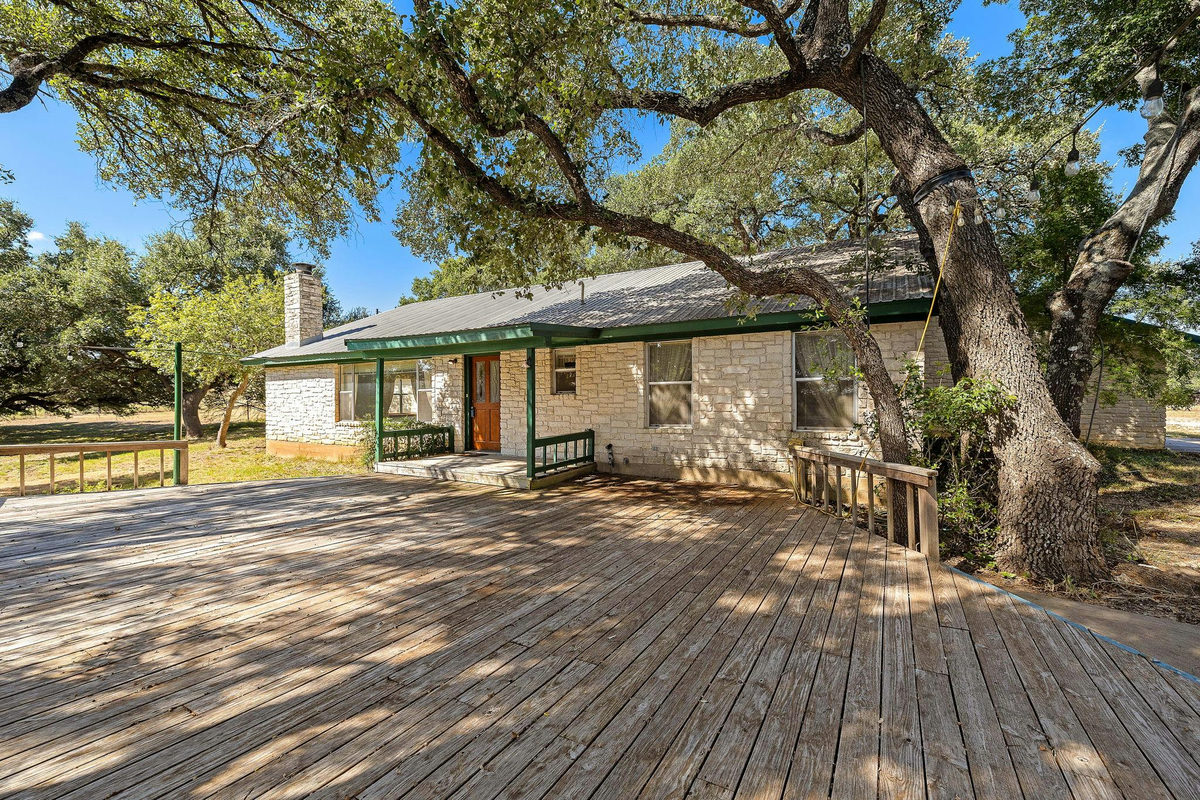 305 Hidden Oaks Ln — exterior