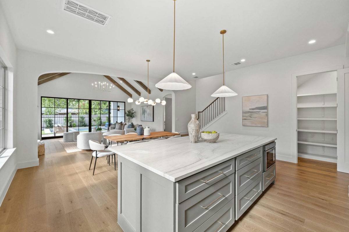 2613 Geraghty Ave — photo 4