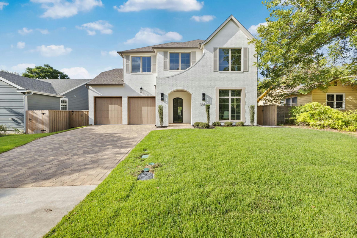 2613 Geraghty Ave — exterior