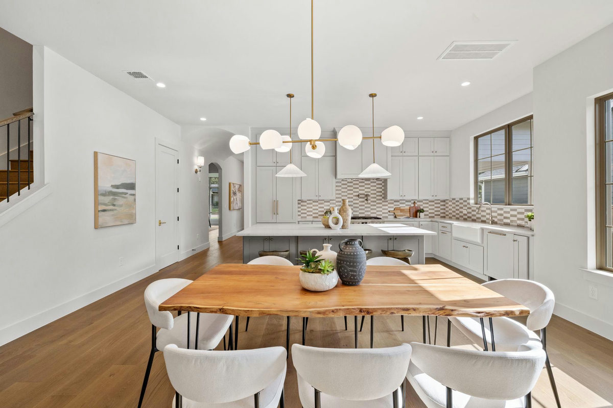 2613 Geraghty Ave — photo 3