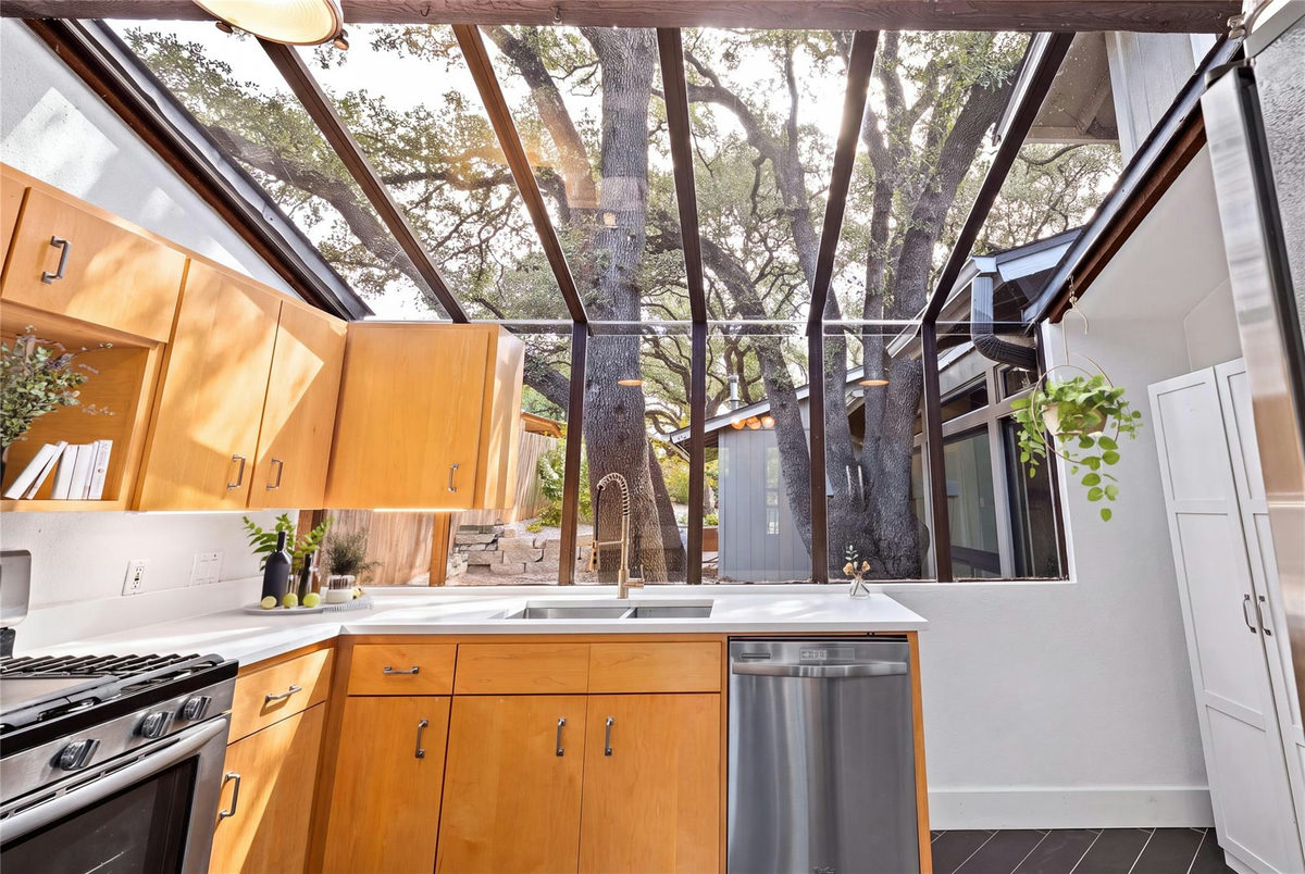 6603 Sunstrip Dr — exterior