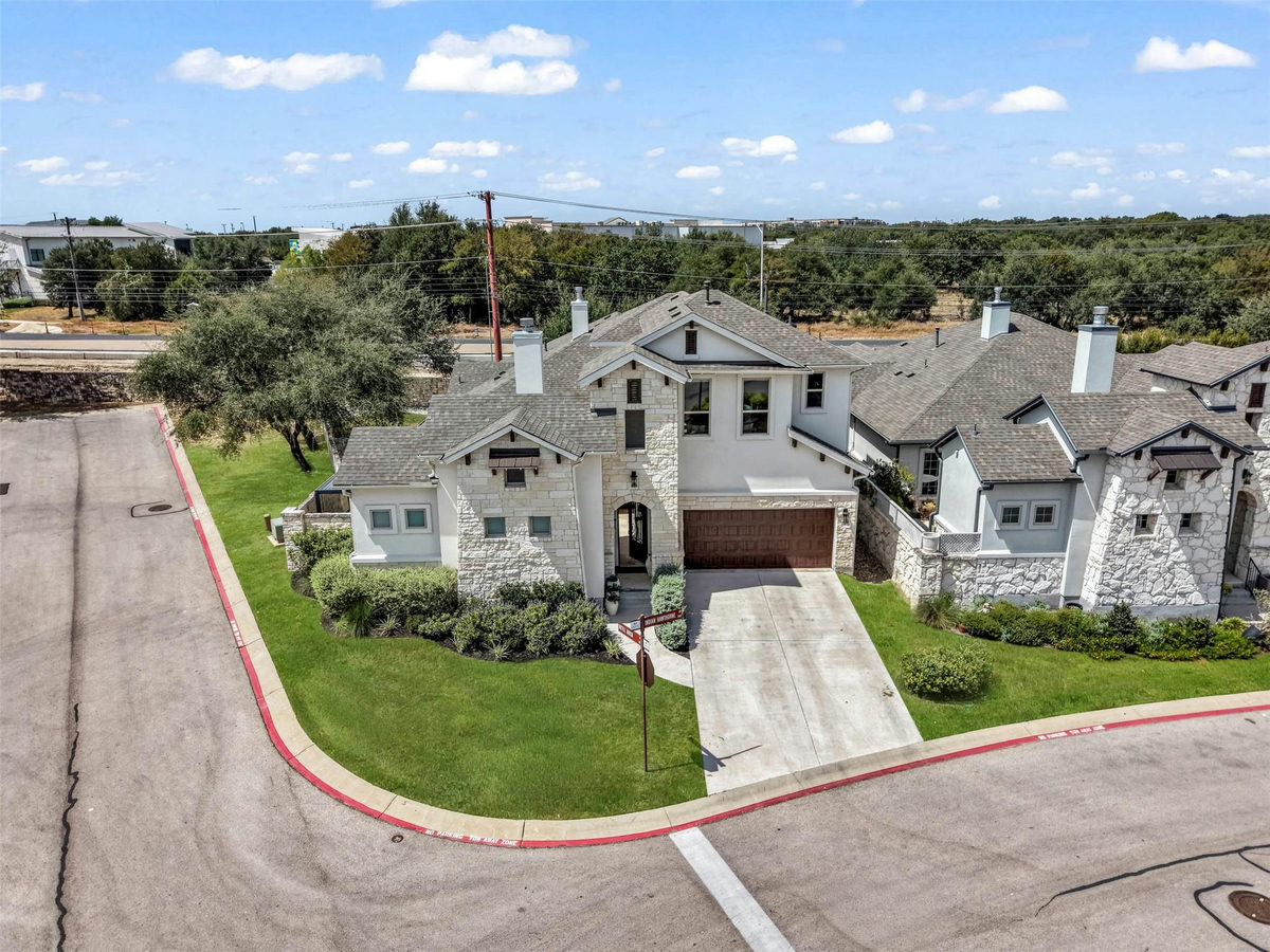 960 Indian Hawthorne Dr #V — photo 2