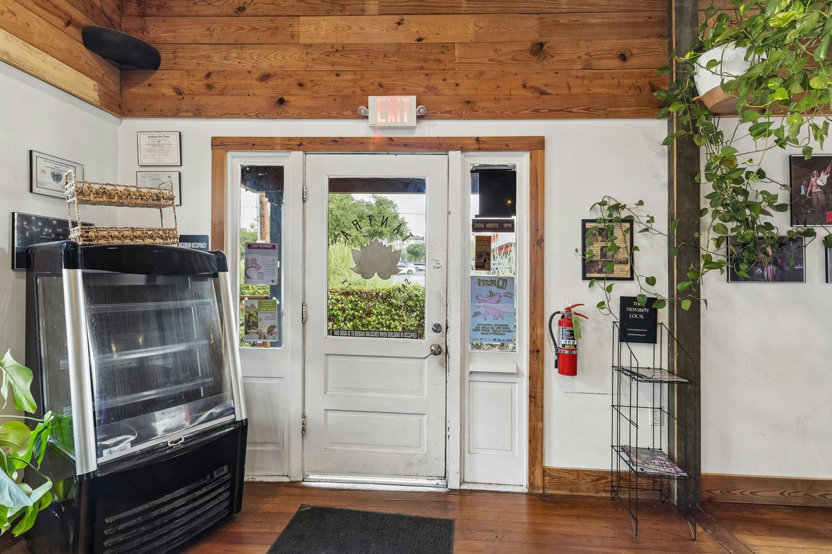 217 W Hopkins St — photo 4
