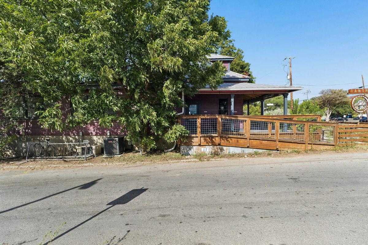 217 W Hopkins St — photo 3